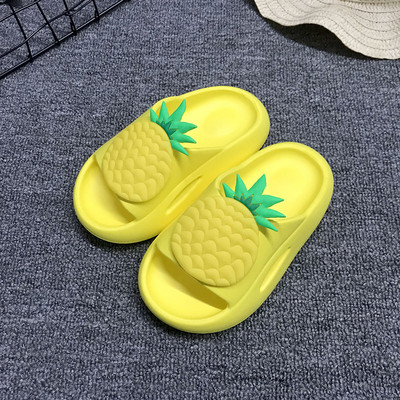 Gyermek gumipapucs színes 3D applikációval