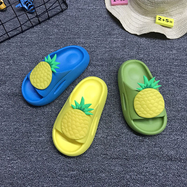 Gyermek gumipapucs színes 3D applikációval