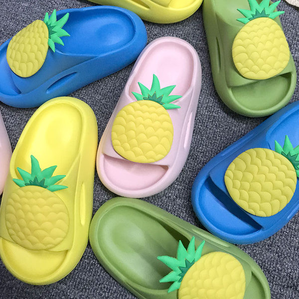 Gyermek gumipapucs színes 3D applikációval