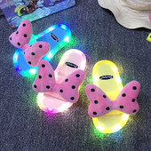 Καλοκαιρινές παιδικές παντόφλες με λαμπερές σόλες