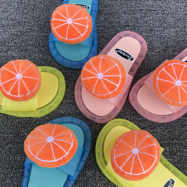 Παιδικές φωτεινές παντόφλες για κορίτσια με απλικέ