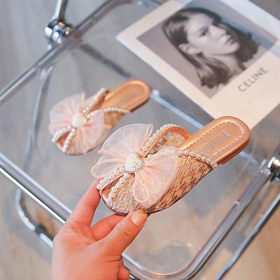 Elegáns gyerekpapucs tüll és gyöngy díszítéssel