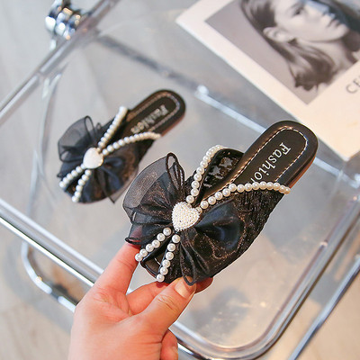 Elegáns gyerekpapucs tüll és gyöngy díszítéssel