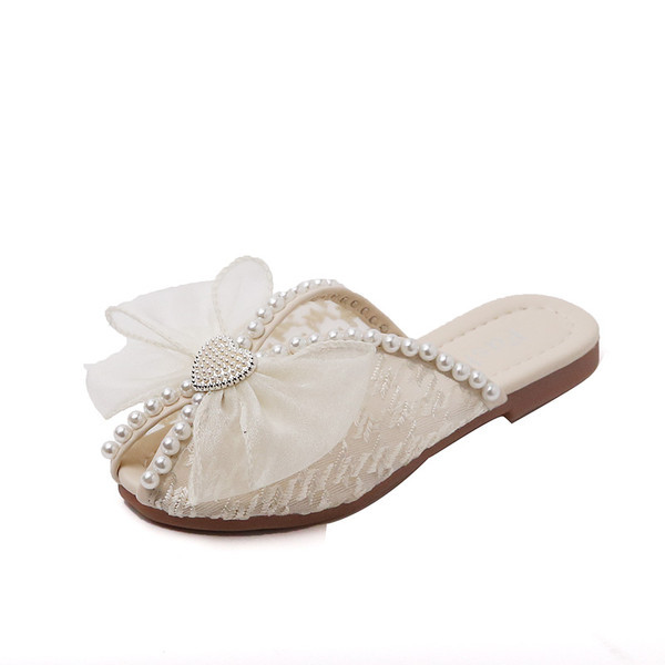 Elegáns gyerekpapucs tüll és gyöngy díszítéssel