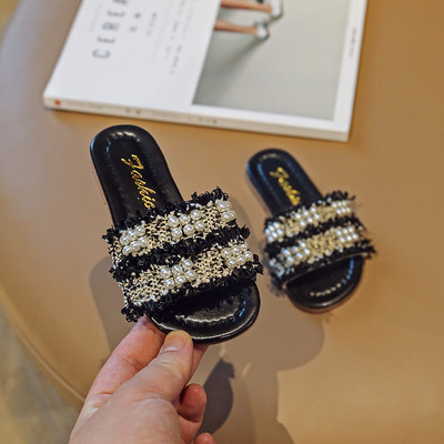 Gyöngy díszítésű modern textilpapucs gyerekeknek