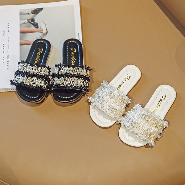 Gyöngy díszítésű modern textilpapucs gyerekeknek