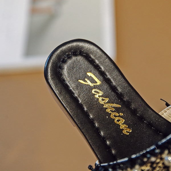 Gyöngy díszítésű modern textilpapucs gyerekeknek