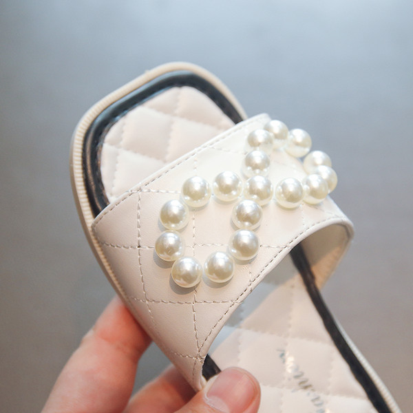 Παιδικές δερμάτινες παντόφλες με πέρλες για κορίτσια