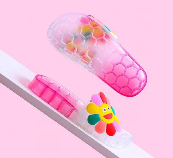 Παιδικές παντόφλες με απλικέ και επίπεδη σόλα