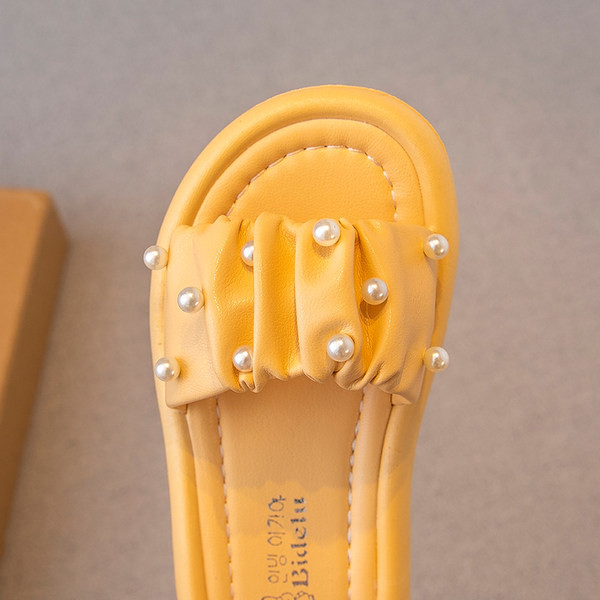 Παιδικές παντόφλες με πέρλες σε τρία χρώματα