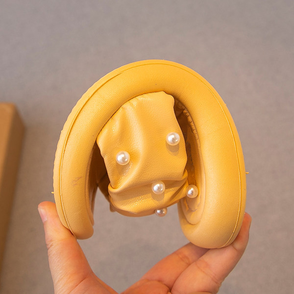 Παιδικές παντόφλες με πέρλες σε τρία χρώματα