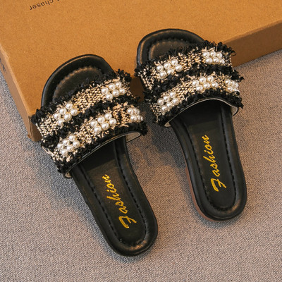 Μοντέρνες παιδικές παντόφλες με πέρλες