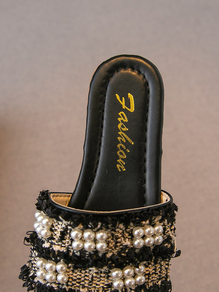 Μοντέρνες παιδικές παντόφλες με πέρλες