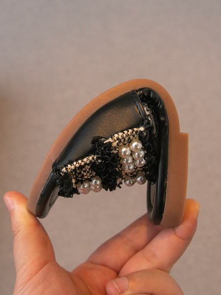 Μοντέρνες παιδικές παντόφλες με πέρλες