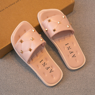 Három színben szegecses gyerekpapucs