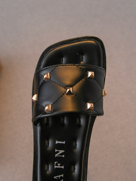 Három színben szegecses gyerekpapucs