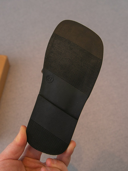 Három színben szegecses gyerekpapucs