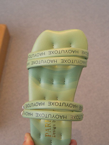 Παιδικές δερμάτινες παντόφλες σε τρία χρώματα