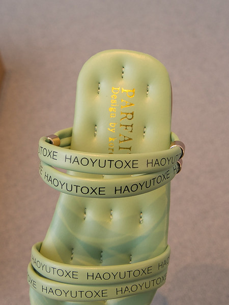 Παιδικές δερμάτινες παντόφλες σε τρία χρώματα