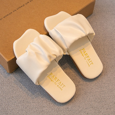 Műbőr papucs lányoknak ráncolt hatású pánttal