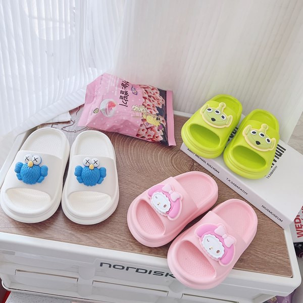 Παιδικές παντόφλες με πολύχρωμη διακόσμηση - πολλά χρώματα