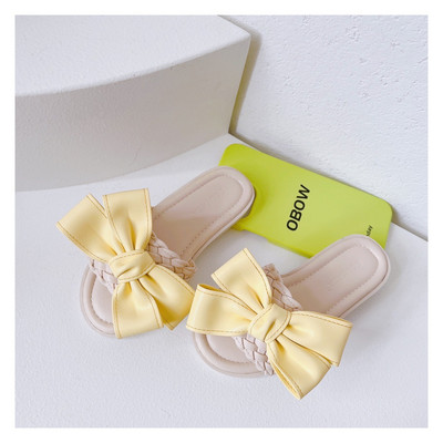 Παιδικές παντόφλες με κορδέλα σε μωβ και κίτρινο χρώμα