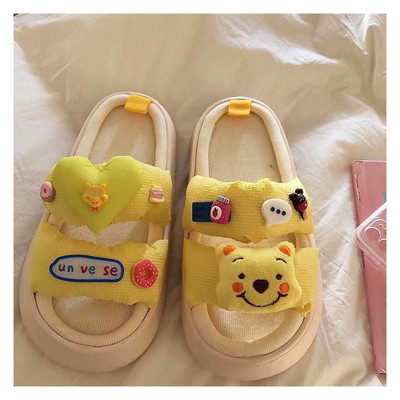 Παιδικές παντόφλες διακοσμημένες σε τρία χρώματα