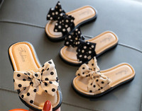 Детски чехли в бял и черен цвят и панделка