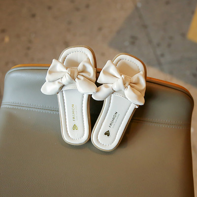 Laste kunstnahast paelaga sussid