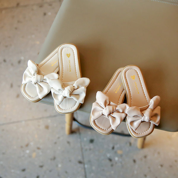 Laste kunstnahast paelaga sussid