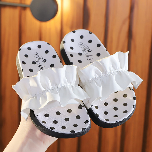 Bērnu čības ar lentīti baltos un melnos punktos