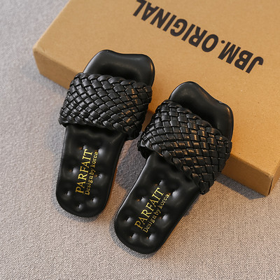 Lapos talpú bőrpapucs gyerekeknek