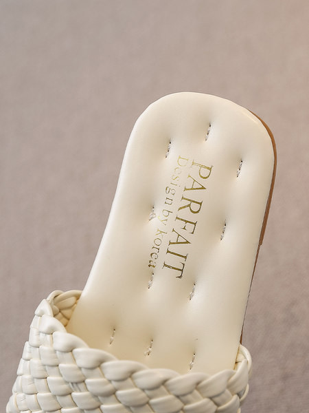 Lapos talpú bőrpapucs gyerekeknek