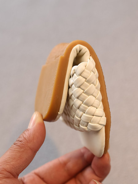 Lapos talpú bőrpapucs gyerekeknek