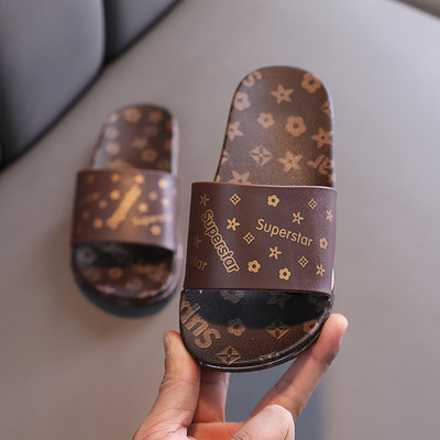 Új modell gyerekpapucs rátéttel