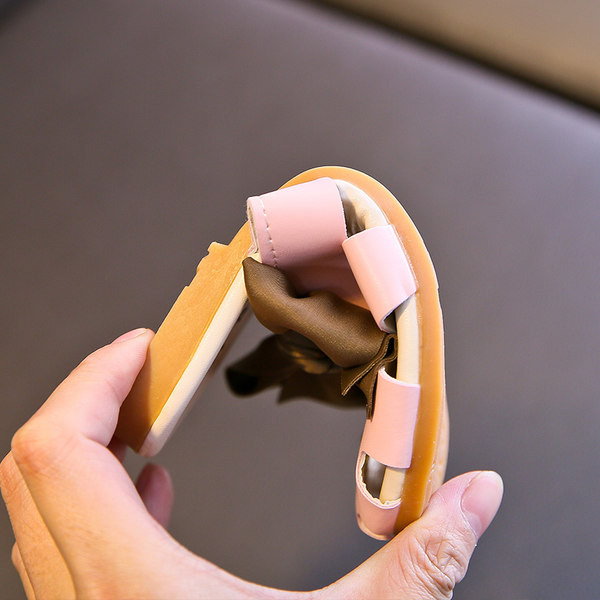 Dječje kožne papuče u tri boje sa trakom