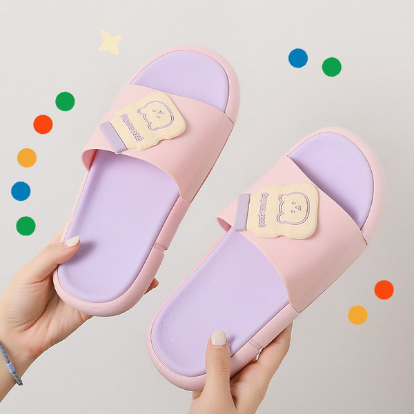 Παιδικές λαστιχένιες παντόφλες με απλικέ σε πολλά χρώματα