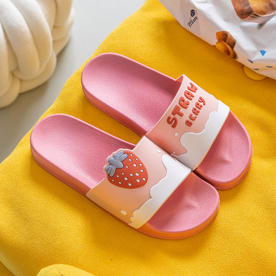 Gyermek gumipapucs felirattal és rátéttel