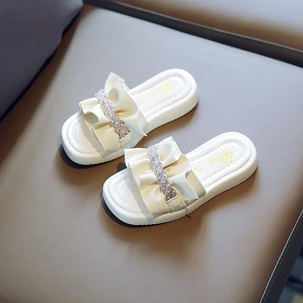 Gyermek papucs fém díszítéssel