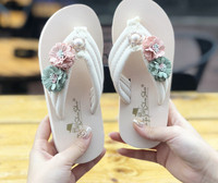 Naujas vaikiškų šlepečių su gėlėmis modelis - keli modeliai