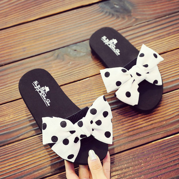 Alkalmi gyerekpapucs pöttyös szalaggal