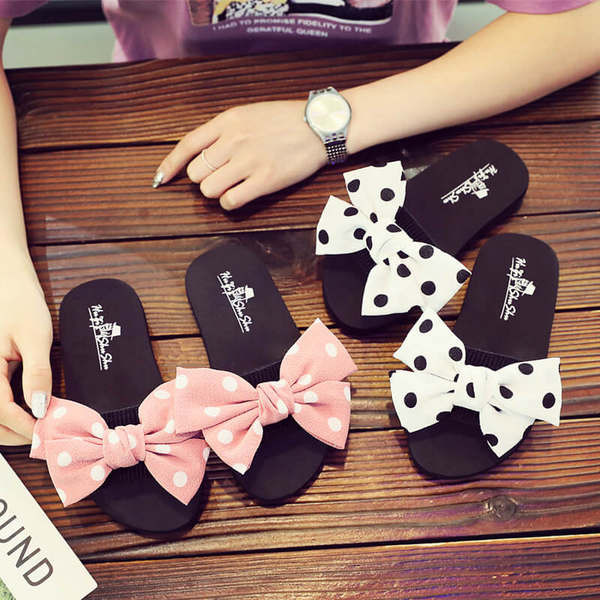 Alkalmi gyerekpapucs pöttyös szalaggal