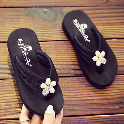 Pärlkaunistusega ja lillemotiividega sussid tüdrukutele varvaste vahel