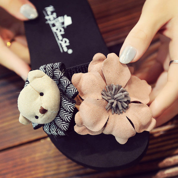 Нов модел детски летни чехли с 3D елемент за момичета