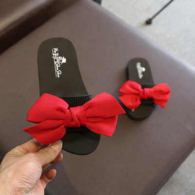 Papucs lányoknak textil szalaggal és gyöngyökkel