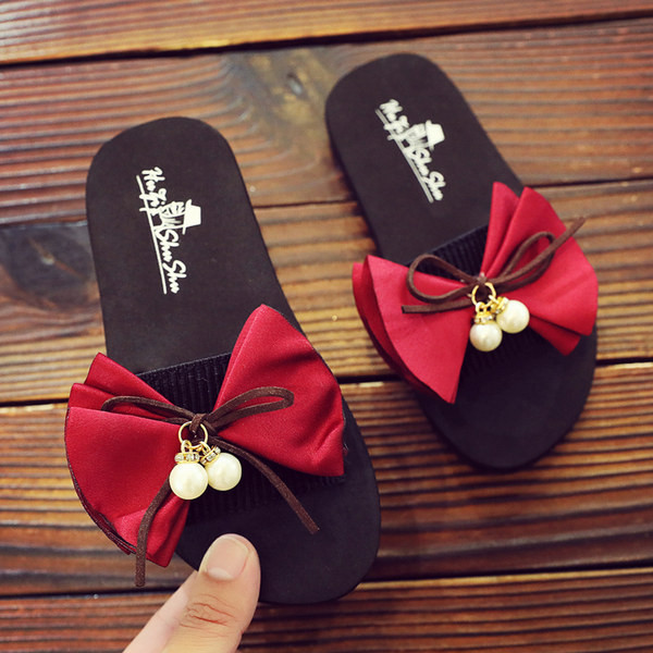 Papucs lányoknak textil szalaggal és gyöngyökkel