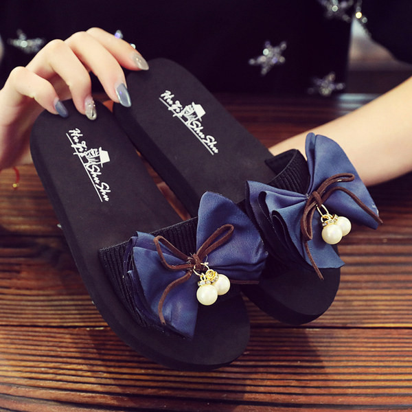 Papucs lányoknak textil szalaggal és gyöngyökkel