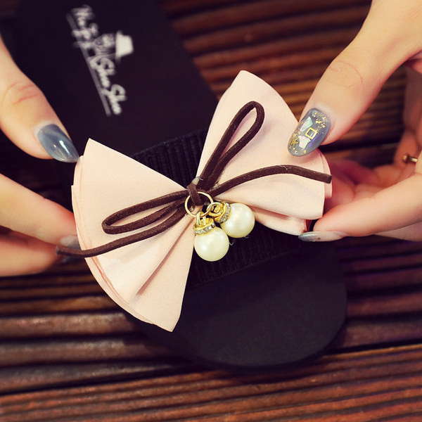 Papucs lányoknak textil szalaggal és gyöngyökkel