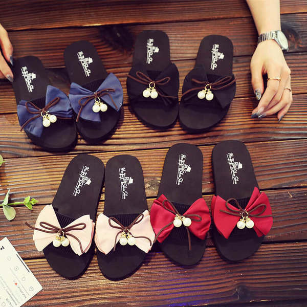 Papucs lányoknak textil szalaggal és gyöngyökkel