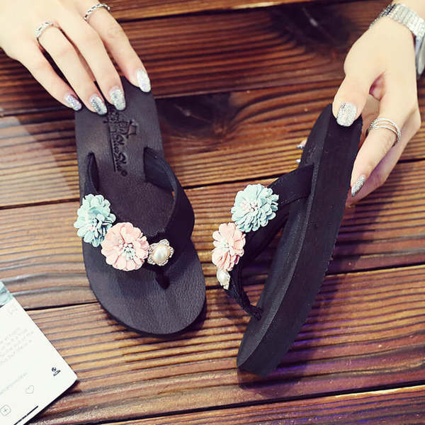 Gyerekpapucs textilpánttal az ujjakon keresztül